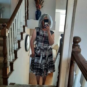 Vince Camuto Black and White Sleeveless Midi Dress